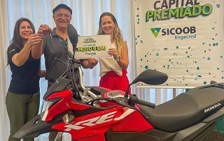 Cooperado recebe moto Honda XRE 190