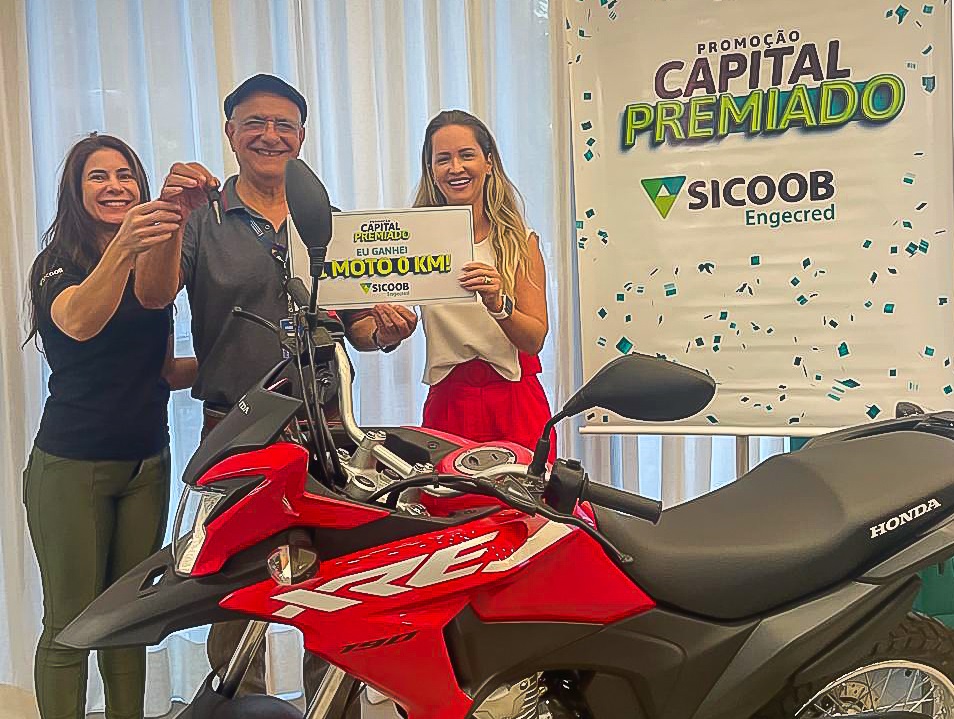 Cooperado recebe moto Honda XRE 190